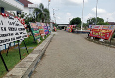 Karangan Bunga Bertabur Momen HUT Empat Lawang
