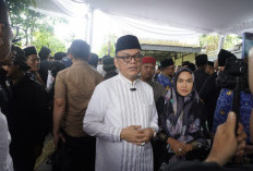 Bupati Empat Lawang Takziah ke Rumah Duka Almarhum H. Alex Noerdin, Sampaikan Doa dan Belasungkawa Mendalam