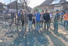 Bupati Joncik Serahkan Bantuan Tanggap Darurat dan Uang Tunai Rp20 Juta kepada Korban Kebakaran 