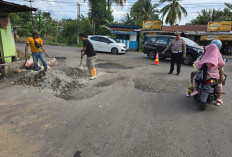 Swadaya Tambal Jalan Berlubang