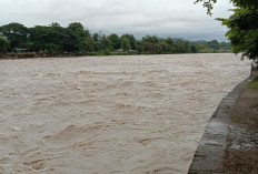 Air Sungai Lematang Mulai Membesar