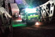 Jembatan Muara Lawai Ambruk : 4 Dump Truk Terperosok