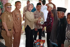 Serahkan Zakat Kepada Masyarakat, Wabup Widia Ningsih Dorong Tingkatkan Kesejahteraan