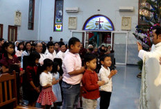 Allah Hadir Menyelamatkan Keluarga: Pesan Mendalam Natal 2025 di Gereja Santa Maria Pengantara Rahmat Ilahi