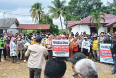 Unjuk Rasa Warga Patikal Lama Ingin Ambil Himbe Ramuan
