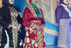 Ketua TP-PKK Empat Lawang Tampil Anggun dengan Motif Kopi Duren