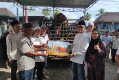 Penuh Kebersamaan, Bupati Joncik Muhammad Serahkan Banmas Sapi Kurban Presiden RI
