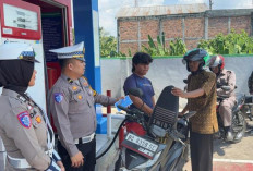Polisi Bagikan BBM Gratis untuk Pengendara Tertib di Empat Lawang