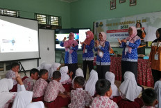 Tim Edukator Gizi DPC PERSAGI Kabupaten Lahat Ajarkan Siswa Cara Cuci Tangan Sebelum Makan