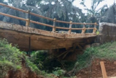 Jembatan Kemang Nyaris Ambles 