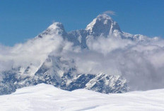 Menggapai Langit: 4 Gunung Tertinggi di Indonesia yang Menantang Petualangan