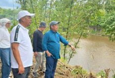 Bupati Bursah Zarnubi Beri Peringatan Proyek Tebat Mangkrak di Desa Penandingan