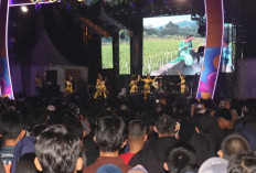 Ribuan Masyarakat Meriahkan Malam Puncak HUT Lahat ke 157, Dihibur Virgoun dan NDX