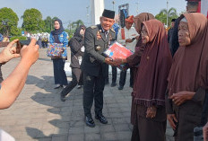 Pemkab Empat Lawang Bagikan Cinderamata kepada Veteran