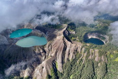 Melihat Keindahan Tiga Danau Kawah Warna Gunung Kelimutu Flores