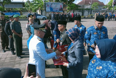 Enam Orang PNS Terima SLKS, Tujuh Orang Purna Tugas