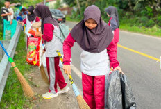 Penuh Semangat, Pelajar Lahat Ikut Aksi Kumpulkan Sampah Plastik