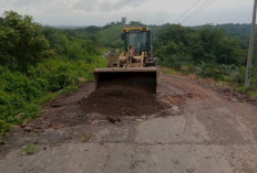 Mulai Perbaiki Jalan Poros