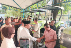 Pemkab Lahat Serahkan Alat Mesin Pertanian, Bupati BZ Komitmen Perkuat Swasembada Pangan