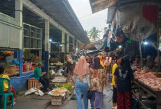 Pasar Lahat Membludak Diburu Warga