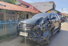 Mobil Fortuner Ringsek Usai Tabrak Belakang Bus Lahat Wisata