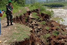 Tembok Penahan Dekat Tangga Manik Roboh