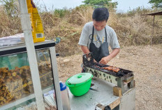  Jualan Hanya 5 Jam, Pedagang Bakso Bakar Ini Raup Cuan 500 Ribu