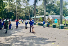 Pasukan Biru Sigap Bersihkan Lapangan ex-MTQ Lahat
