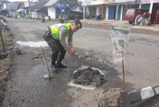 Tekan Angka Kecelakaan, Polsek Jarai Perbaiki Jalan