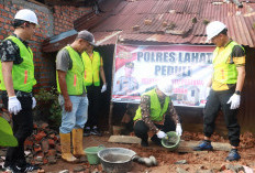 Polres Lahat Bedah Rumah untuk Warga Kurang Mampu