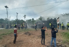 Massa Aksi Tolak Hasil Pleno KPU, Sempat Bakar Ban Blokir Jalinsum, Polres Empat Lawang Berhasil Bubarkan 