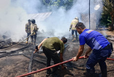 Rumah Milik Guru dan Nenek di Lahat Hangus Terbakar