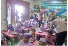 50 Anak TK Paud, Dapat Makanan Sehat Bergizi dari Polres Empat Lawang