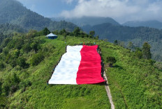 HUT RI ke-79, Garis Milang Bentangkan Bendera Merah Putih Raksasa