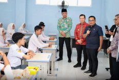 Pj Gubernur dan Ketua Komisi II DPR RI Tinjau Simulasi Makan Bergizi Gratis