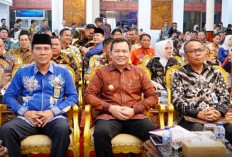 Pj Gubernur Serahkan Daftar Isian DIPA dan TKD Tahun Anggaran 2025