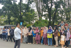 Ratusan Massa Forum Masyarakat Peduli Lahat Geruduk Kantor Dewan