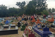 Warga Lahat Rutin Ziarah Jelang Ramadan, Doakan Keluarga dan Sambut Bulan Suci