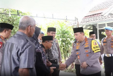 Kapolri Kunjungi Keluarga AKP Anumerta Lusiyanto, Sampaikan Dukacita