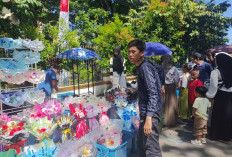 Pedagang Buket Bunga Raup Untung, Momen Pelantikan PPPK Kemenag dan CPNS Lahat