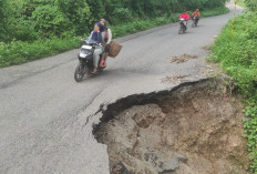 Awas Ada Jalan Longsor