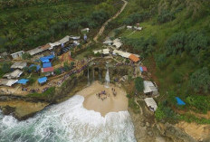 Wow Inilah Keindahan Air Terjun Pantai Banyu Tibo di Pacitan