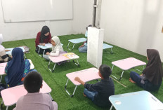 Bimbel Matematika dan Bahasa Inggris Disini, Bayarnya Pakai Sampah Plastik