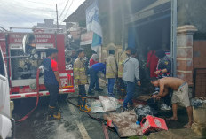 Damkar Lahat Gagalkan Potensi Kebakaran Ruko 