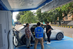 Mudik Pakai Mobil Listrik dari Bintaro ke Bengkulu, Begini Kata Irfansyah yang Tiba di SPKLU PLN UP3 Bengkulu