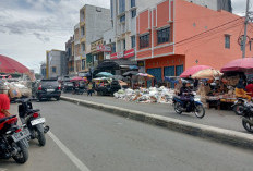 Jalan Menyempit, Ternyata Ada Tumpukan Sampah