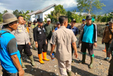 Terjun Langsung ke Lokasi Banjir di Paiker