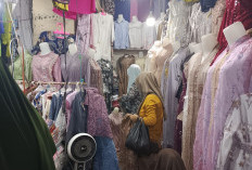 Warga Serbu Pasar Lematang Berburu Baju Lebaran