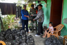 Posko Bencana Alam Salurkan Sembako Korban Banjir