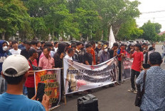 Puluhan Massa Demo di Dua Tempat